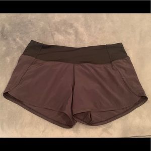 BLACK LULU LEMON SPEED UP SHORTS.